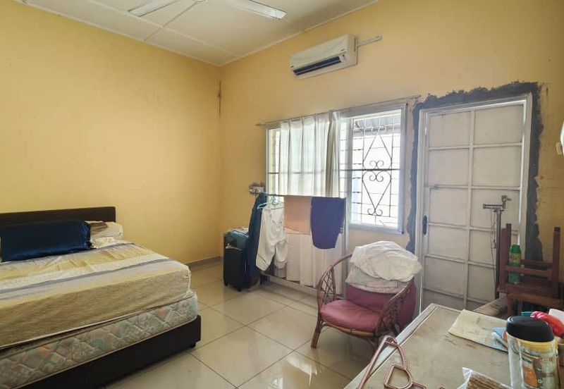 Renovated Freehold 5-bed 1 Single Storey Banglo Bungalow Taman Ghaffar Klebang Besar