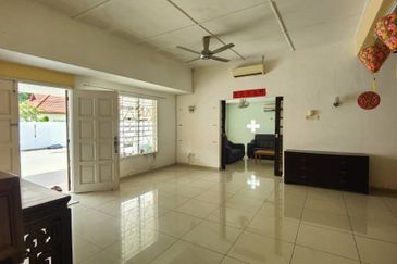 Renovated Freehold 5-bed 1 Single Storey Banglo Bungalow Taman Ghaffar Klebang Besar