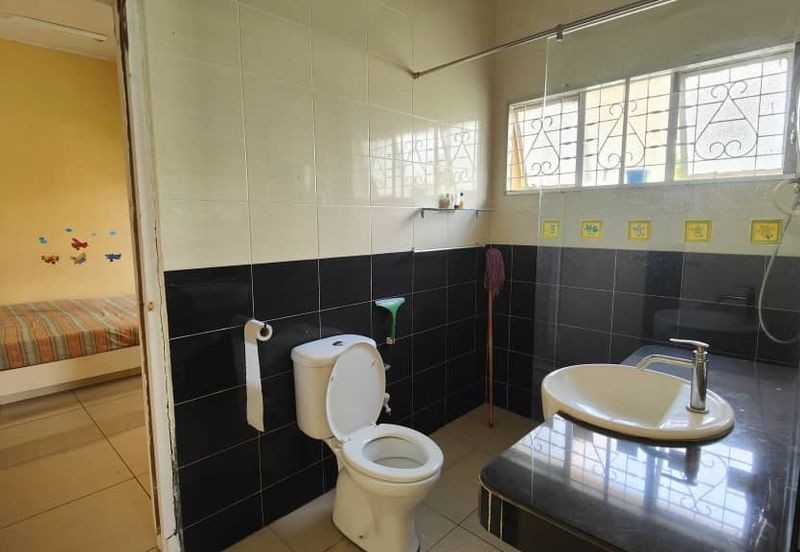 Renovated Freehold 5-bed 1 Single Storey Banglo Bungalow Taman Ghaffar Klebang Besar