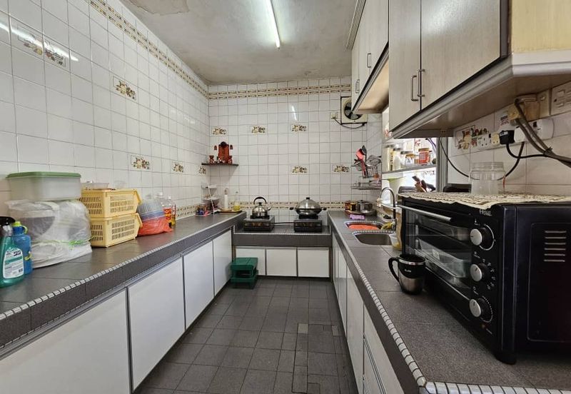 WELL MAINTAINED Freehold Corner 5-bed 1 Single Storey Banglo Bungalow Durian Daun Melaka City Centre