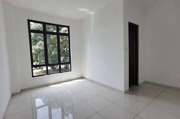 SPACIOUS 5-bed Double 2 Storey Bungalow Banglo Batu Berendam