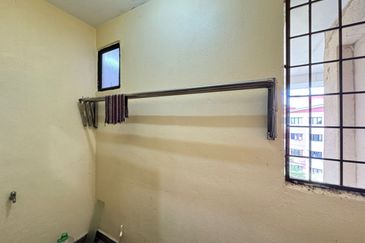 AFFORDABLE 3-bed Pangsapuri Rakyat Sungai Putat Apartment in Sungai Putat Batu Berendam