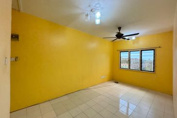 AFFORDABLE 3-bed Pangsapuri Rakyat Sungai Putat Apartment in Sungai Putat Batu Berendam