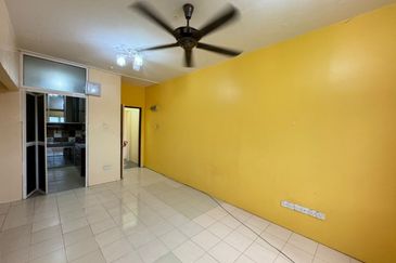 AFFORDABLE 3-bed Pangsapuri Rakyat Sungai Putat Apartment in Sungai Putat Batu Berendam