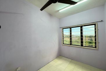 AFFORDABLE 3-bed Pangsapuri Rakyat Sungai Putat Apartment in Sungai Putat Batu Berendam