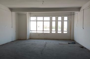 FACING MAINROAD Ground Floor 3 Storey Shop Office in Semabok Jaya