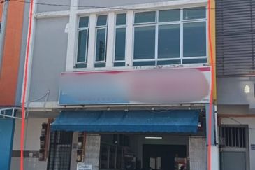 FACING MAINROAD Ground Floor 3 Storey Shop Office in Semabok Jaya