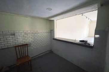 FACING MAINROAD Ground Floor Shop in Gajah Berang Melaka City Centre