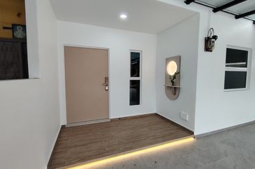 NEWLY RENOVATED & Fully Extended Freehold 3-bed Single 1 Storey House Taman Pertama Batu Berendam