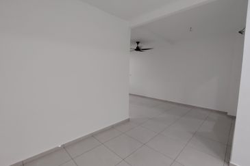 NEWLY RENOVATED & Fully Extended Freehold 3-bed Single 1 Storey House Taman Pertama Batu Berendam