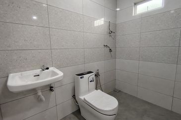 NEWLY RENOVATED & Fully Extended Freehold 3-bed Single 1 Storey House Taman Pertama Batu Berendam