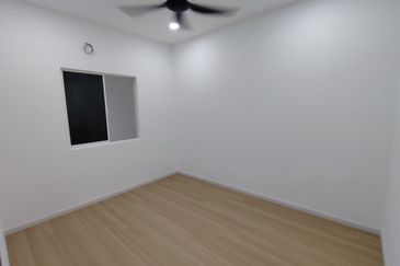 NEWLY RENOVATED & Fully Extended Freehold 3-bed Single 1 Storey House Taman Pertama Batu Berendam