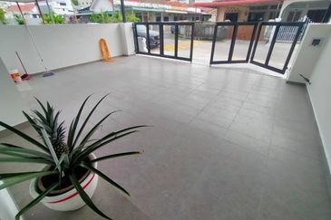 100% RENOVATED & Extended Freehold 5-bed 1 Storey House in Kampung 5 Melaka City Centre