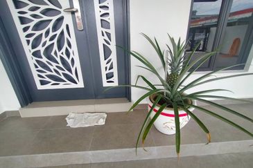 100% RENOVATED & Extended Freehold 5-bed 1 Storey House in Kampung 5 Melaka City Centre