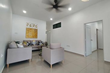 100% RENOVATED & Extended Freehold 5-bed 1 Storey House in Kampung 5 Melaka City Centre