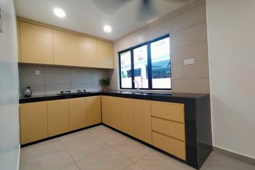 100% RENOVATED & Extended Freehold 5-bed 1 Storey House in Kampung 5 Melaka City Centre