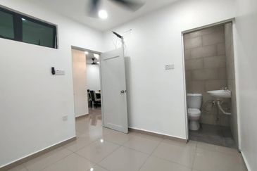 100% RENOVATED & Extended Freehold 5-bed 1 Storey House in Kampung 5 Melaka City Centre