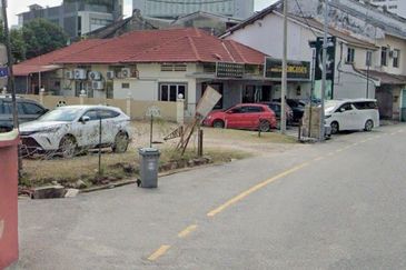 ROADSIDE Commercial Land for Building in Bandar Hilir