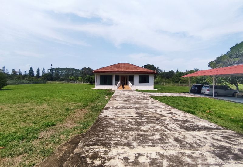 VACATION HOME 4-bed 1 Storey Banglo Single Storey Bungalow with Big Land Nusa Dusun Kuala Sungai Baru Kuala Linggi