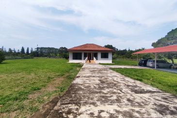 VACATION HOME 4-bed 1 Storey Banglo Single Storey Bungalow with Big Land Nusa Dusun Kuala Sungai Baru Kuala Linggi