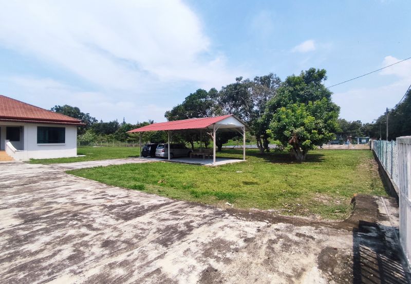VACATION HOME 4-bed 1 Storey Banglo Single Storey Bungalow with Big Land Nusa Dusun Kuala Sungai Baru Kuala Linggi