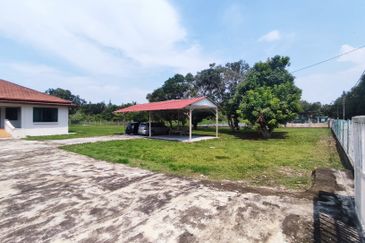 VACATION HOME 4-bed 1 Storey Banglo Single Storey Bungalow with Big Land Nusa Dusun Kuala Sungai Baru Kuala Linggi