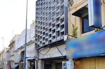 RARE Ground Floor Shop in Jalan Bunga Raya near Kampung Jawa Tourist Spot Jonker Street