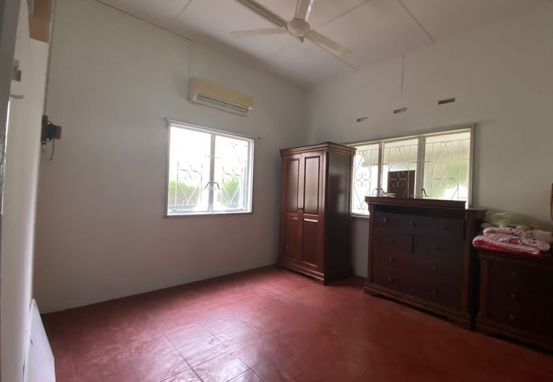 PEACEFUL Freehold 4-bed 1 Storey Banglo in Taman Muhibbah Klebang Besar