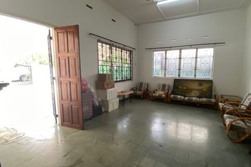 PEACEFUL Freehold 4-bed 1 Storey Banglo in Taman Muhibbah Klebang Besar