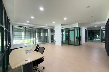 DETACHED FACTORY 2-Storey Office Building & Extra Land in Kawasan Perindustrian Pulau Sebang Tampin