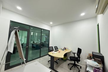 DETACHED FACTORY 2-Storey Office Building & Extra Land in Kawasan Perindustrian Pulau Sebang Tampin