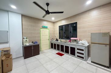 DETACHED FACTORY 2-Storey Office Building & Extra Land in Kawasan Perindustrian Pulau Sebang Tampin