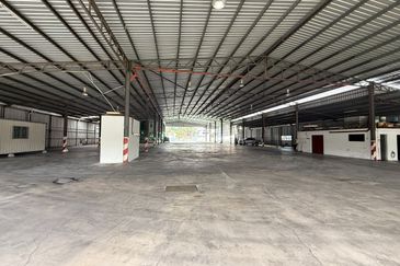 DETACHED FACTORY 2-Storey Office Building & Extra Land in Kawasan Perindustrian Pulau Sebang Tampin