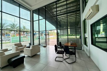 DETACHED FACTORY 2-Storey Office Building & Extra Land in Kawasan Perindustrian Pulau Sebang Tampin