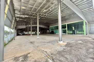 DETACHED FACTORY 2-Storey Office Building & Extra Land in Kawasan Perindustrian Pulau Sebang Tampin