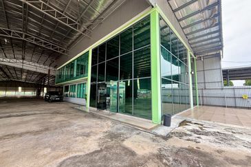 DETACHED FACTORY 2-Storey Office Building & Extra Land in Kawasan Perindustrian Pulau Sebang Tampin