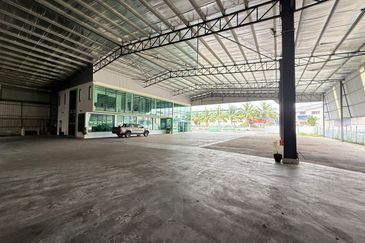 DETACHED FACTORY 2-Storey Office Building & Extra Land in Kawasan Perindustrian Pulau Sebang Tampin