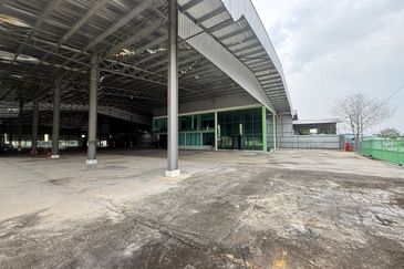 DETACHED FACTORY 2-Storey Office Building & Extra Land in Kawasan Perindustrian Pulau Sebang Tampin