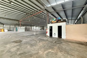 DETACHED FACTORY 2-Storey Office Building & Extra Land in Kawasan Perindustrian Pulau Sebang Tampin