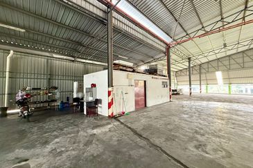 DETACHED FACTORY 2-Storey Office Building & Extra Land in Kawasan Perindustrian Pulau Sebang Tampin