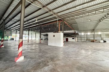 DETACHED FACTORY 2-Storey Office Building & Extra Land in Kawasan Perindustrian Pulau Sebang Tampin