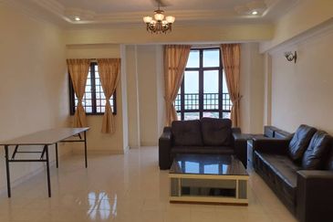 Straits Court Condominium Pasir Emas