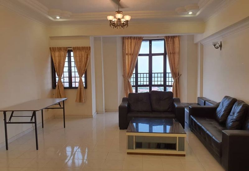 Straits Court Condominium Pasir Emas