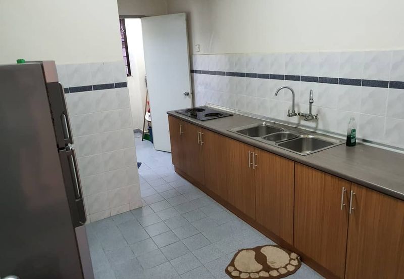 Straits Court Condominium Pasir Emas