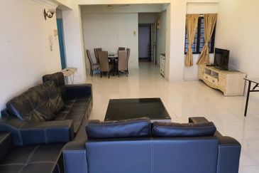 Straits Court Condominium Pasir Emas