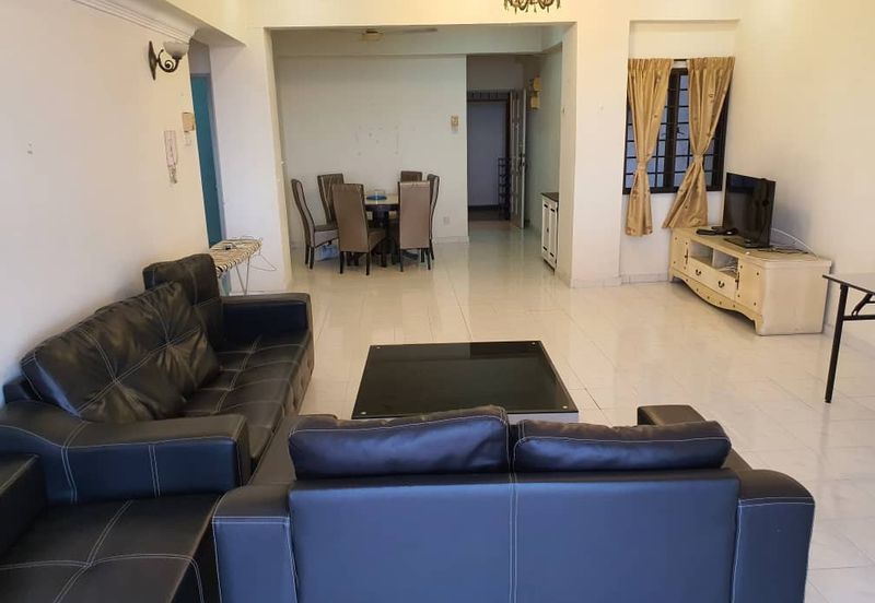 Straits Court Condominium Pasir Emas