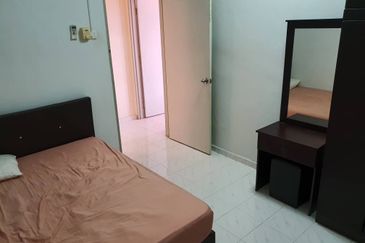 Straits Court Condominium Pasir Emas