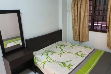 Straits Court Condominium Pasir Emas