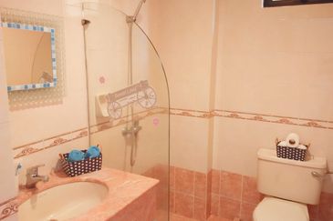 CHENG HEIGHTS CONDOMINIUM