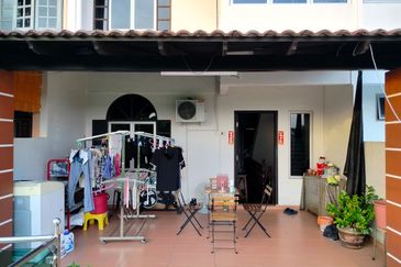 RENOVATED Freehold 4-bed 3 Storey House in Taman Sri Wangsa Batu Berendam